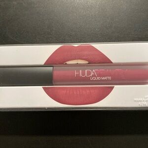 Makeup - Matte Lipstick - HUDA BEAUTY